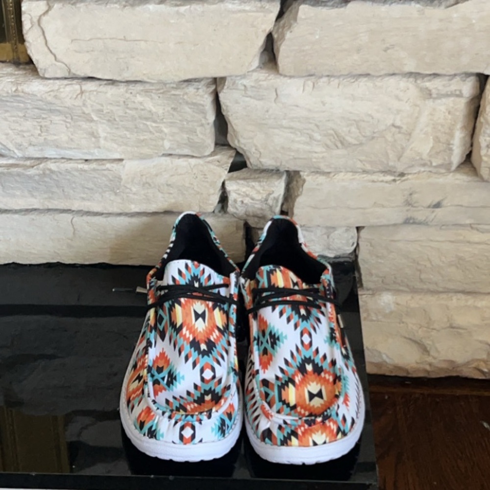 Aztec Shoes - Picture 3 of 5